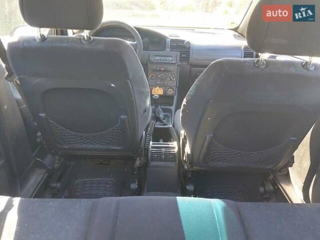 Сірий Опель Зафіра, об'ємом двигуна 1.8 л та пробігом 250 тис. км за 2450 $, фото 13 на Automoto.ua