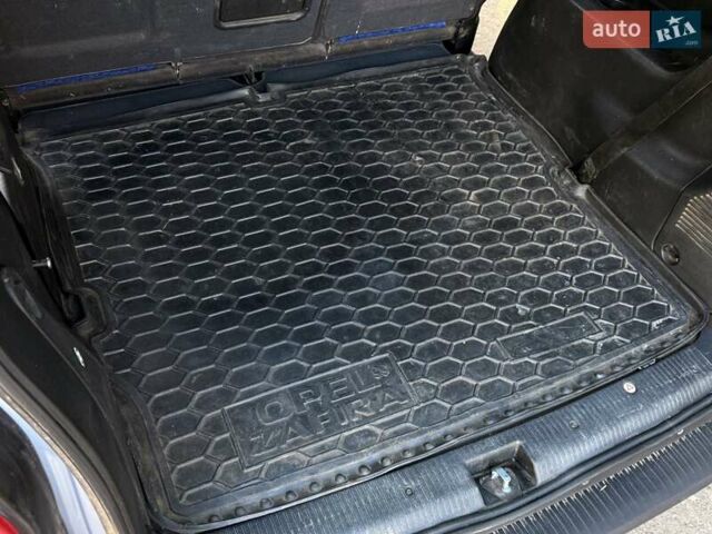 Серый Опель Зафира, объемом двигателя 1.8 л и пробегом 246 тыс. км за 5100 $, фото 17 на Automoto.ua