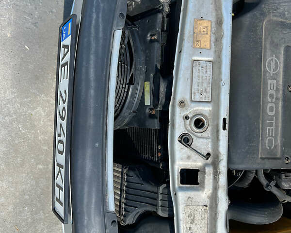 Серый Опель Зафира, объемом двигателя 2 л и пробегом 339 тыс. км за 3900 $, фото 12 на Automoto.ua