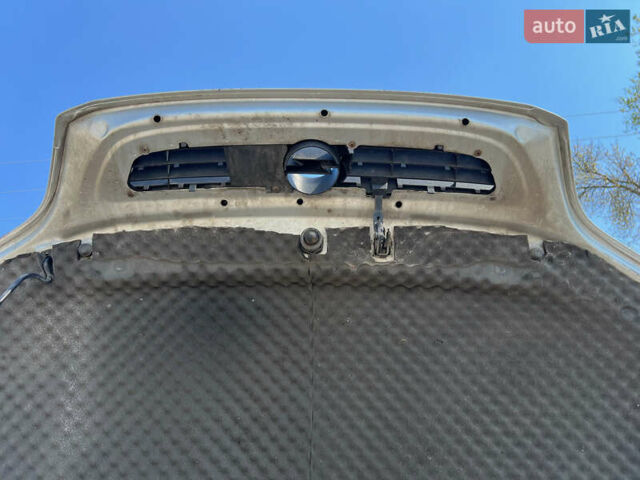 Серый Опель Зафира, объемом двигателя 2 л и пробегом 339 тыс. км за 3900 $, фото 11 на Automoto.ua