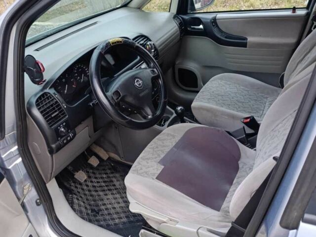 Сірий Опель Зафіра, об'ємом двигуна 2 л та пробігом 300 тис. км за 1200 $, фото 2 на Automoto.ua