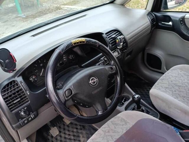 Сірий Опель Зафіра, об'ємом двигуна 2 л та пробігом 300 тис. км за 1200 $, фото 6 на Automoto.ua