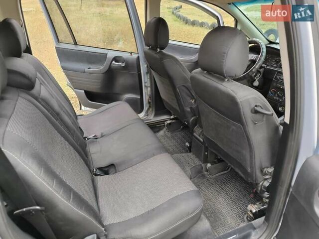 Серый Опель Зафира, объемом двигателя 1.8 л и пробегом 463 тыс. км за 4100 $, фото 9 на Automoto.ua