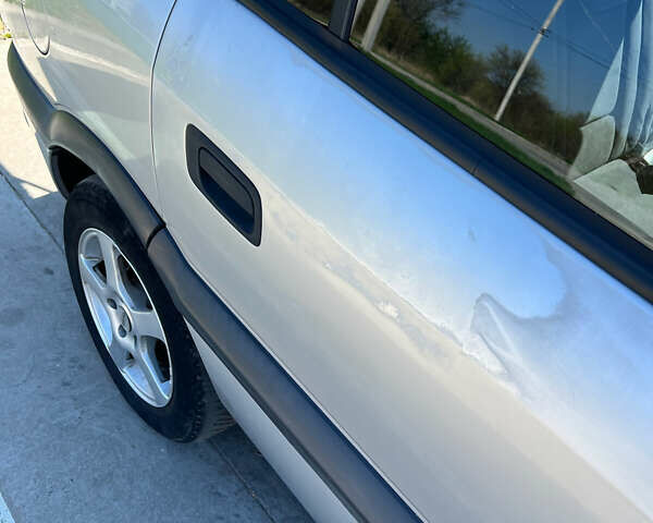 Серый Опель Зафира, объемом двигателя 2 л и пробегом 339 тыс. км за 3900 $, фото 44 на Automoto.ua