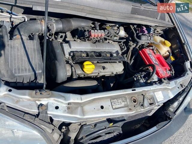 Сірий Опель Зафіра, об'ємом двигуна 1.8 л та пробігом 250 тис. км за 2450 $, фото 31 на Automoto.ua