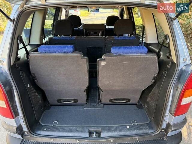 Серый Опель Зафира, объемом двигателя 1.8 л и пробегом 246 тыс. км за 5100 $, фото 13 на Automoto.ua