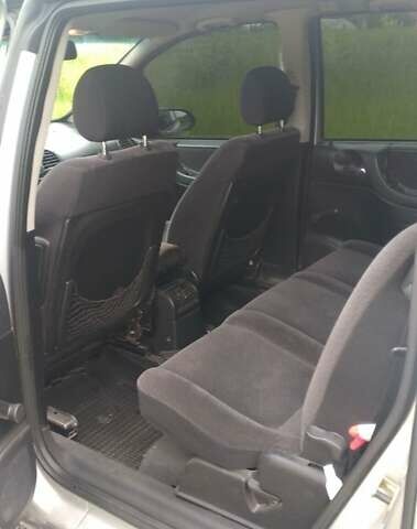 Серый Опель Зафира, объемом двигателя 2 л и пробегом 327 тыс. км за 3200 $, фото 1 на Automoto.ua