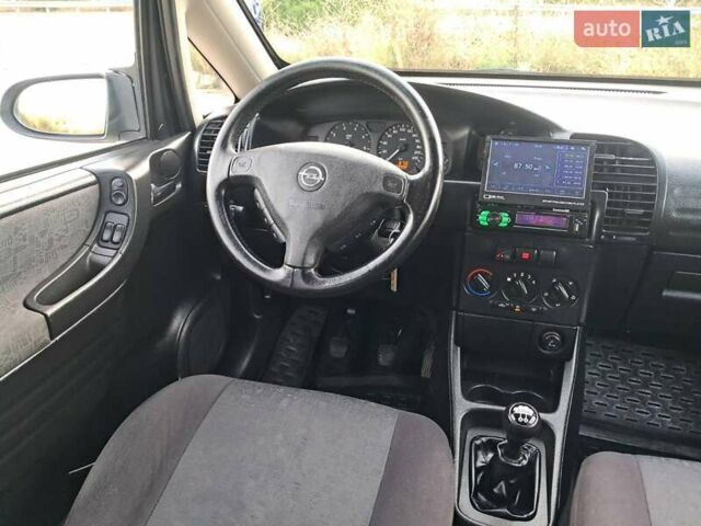 Серый Опель Зафира, объемом двигателя 1.8 л и пробегом 310 тыс. км за 3999 $, фото 23 на Automoto.ua