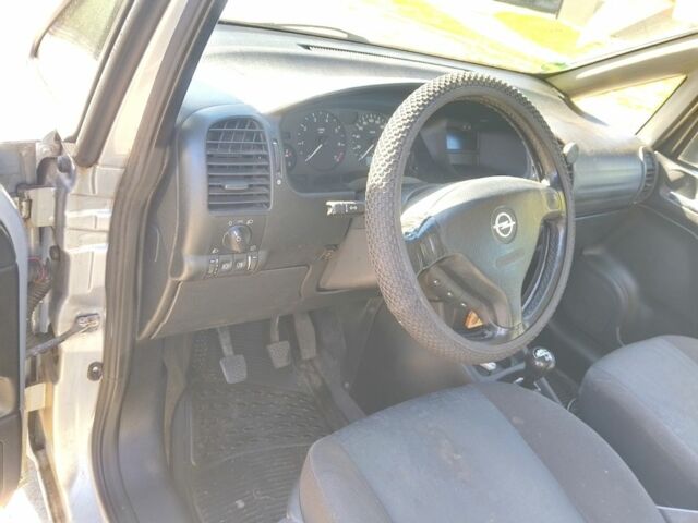 Серый Опель Зафира, объемом двигателя 0 л и пробегом 250 тыс. км за 1800 $, фото 4 на Automoto.ua