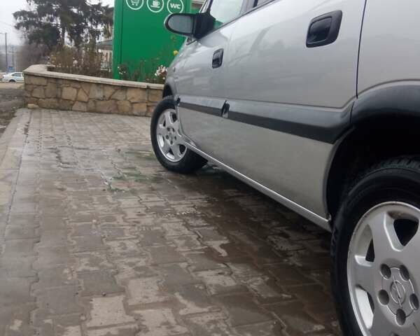 Серый Опель Зафира, объемом двигателя 1.8 л и пробегом 310 тыс. км за 3999 $, фото 18 на Automoto.ua