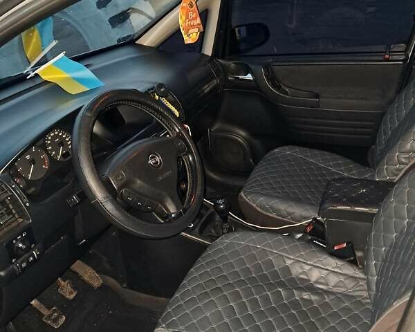 Серый Опель Зафира, объемом двигателя 2 л и пробегом 338 тыс. км за 4300 $, фото 1 на Automoto.ua