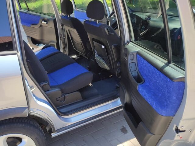 Сірий Опель Зафіра, об'ємом двигуна 2.2 л та пробігом 318 тис. км за 1800 $, фото 10 на Automoto.ua