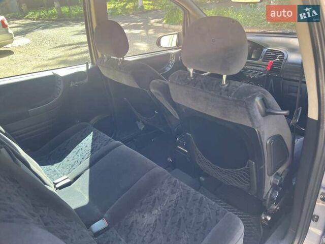 Серый Опель Зафира, объемом двигателя 2.2 л и пробегом 338 тыс. км за 3200 $, фото 6 на Automoto.ua