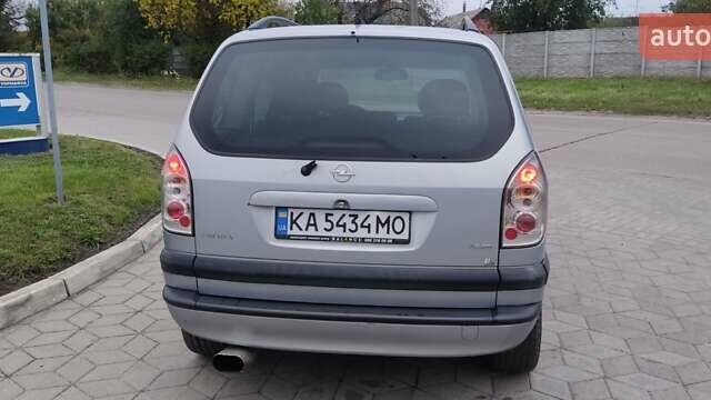 Серый Опель Зафира, объемом двигателя 2.2 л и пробегом 300 тыс. км за 3000 $, фото 10 на Automoto.ua