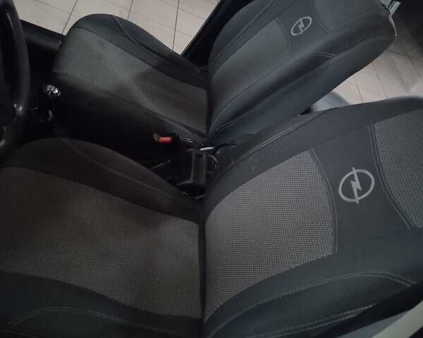 Серый Опель Зафира, объемом двигателя 2 л и пробегом 337 тыс. км за 3799 $, фото 4 на Automoto.ua