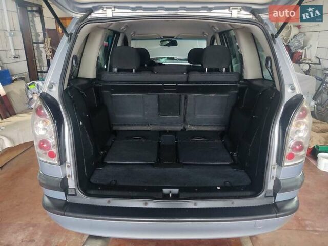 Серый Опель Зафира, объемом двигателя 2.2 л и пробегом 300 тыс. км за 3000 $, фото 5 на Automoto.ua