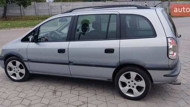 Серый Опель Зафира, объемом двигателя 2.2 л и пробегом 300 тыс. км за 3000 $, фото 12 на Automoto.ua
