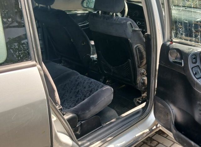 Сірий Опель Зафіра, об'ємом двигуна 0 л та пробігом 290 тис. км за 2000 $, фото 5 на Automoto.ua