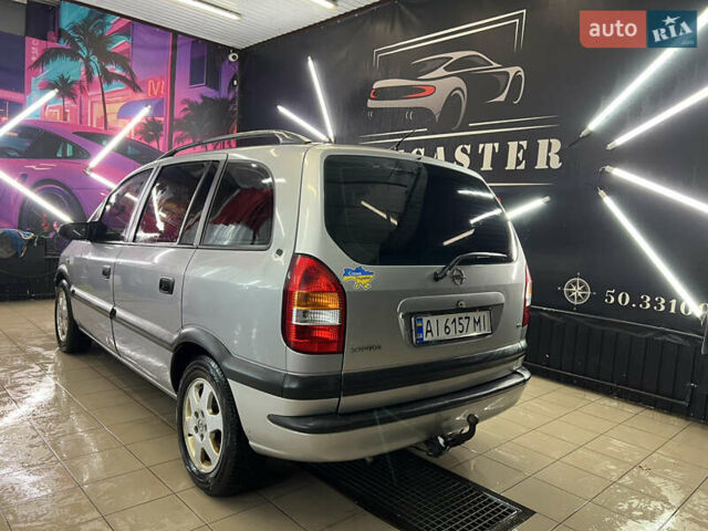 Серый Опель Зафира, объемом двигателя 1.8 л и пробегом 300 тыс. км за 4500 $, фото 2 на Automoto.ua