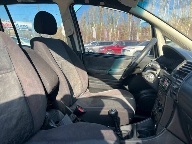 Серый Опель Зафира, объемом двигателя 1.8 л и пробегом 425 тыс. км за 3500 $, фото 12 на Automoto.ua