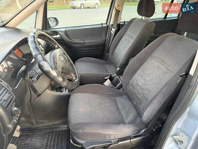 Сірий Опель Зафіра, об'ємом двигуна 2 л та пробігом 330 тис. км за 2950 $, фото 5 на Automoto.ua