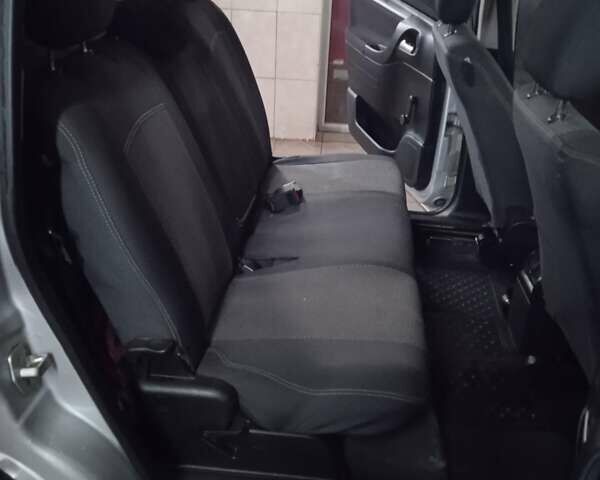 Серый Опель Зафира, объемом двигателя 2 л и пробегом 337 тыс. км за 3799 $, фото 5 на Automoto.ua