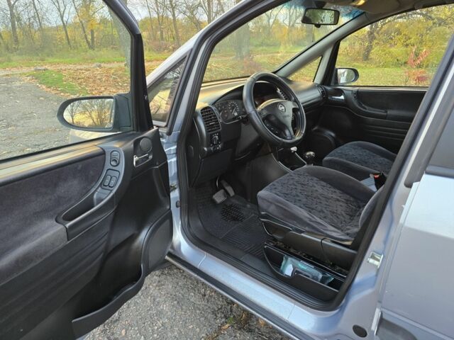 Серый Опель Зафира, объемом двигателя 1.8 л и пробегом 468 тыс. км за 3899 $, фото 8 на Automoto.ua