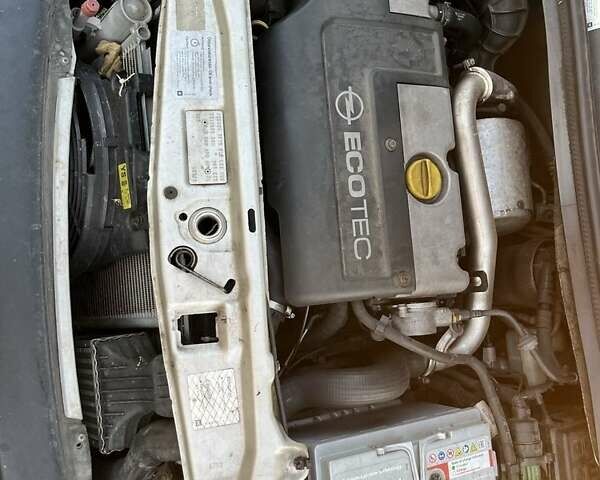 Серый Опель Зафира, объемом двигателя 2 л и пробегом 360 тыс. км за 3850 $, фото 7 на Automoto.ua