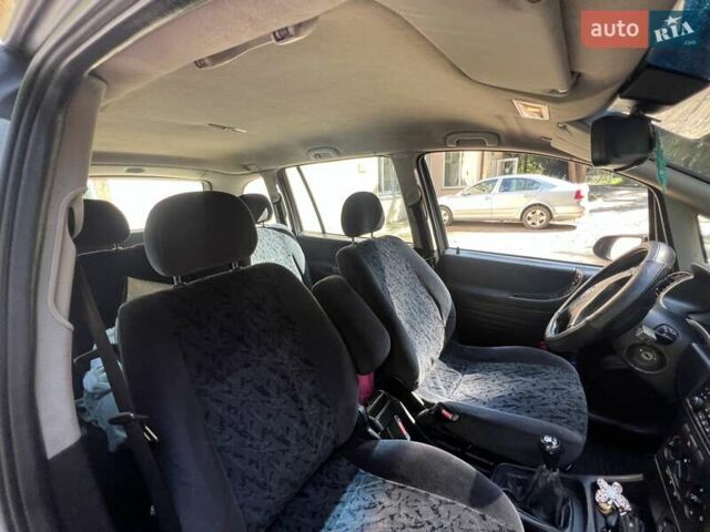 Серый Опель Зафира, объемом двигателя 2.2 л и пробегом 338 тыс. км за 3200 $, фото 17 на Automoto.ua