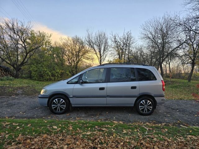 Серый Опель Зафира, объемом двигателя 1.8 л и пробегом 468 тыс. км за 3899 $, фото 7 на Automoto.ua