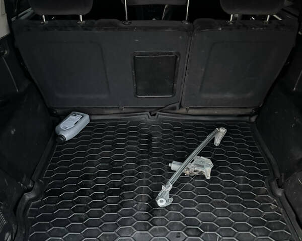 Серый Опель Зафира, объемом двигателя 1.8 л и пробегом 300 тыс. км за 4500 $, фото 6 на Automoto.ua