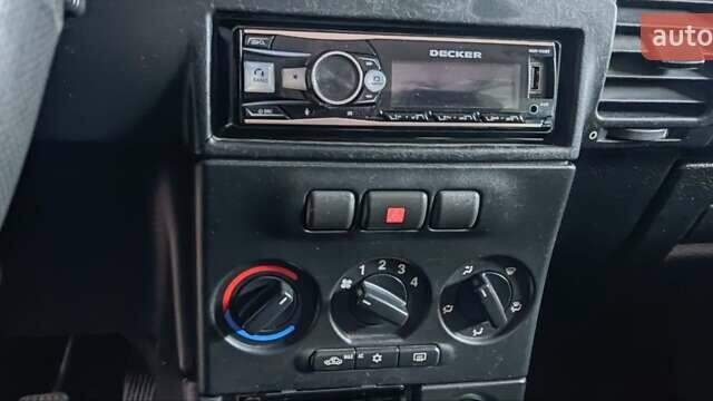 Серый Опель Зафира, объемом двигателя 2.2 л и пробегом 300 тыс. км за 3000 $, фото 4 на Automoto.ua