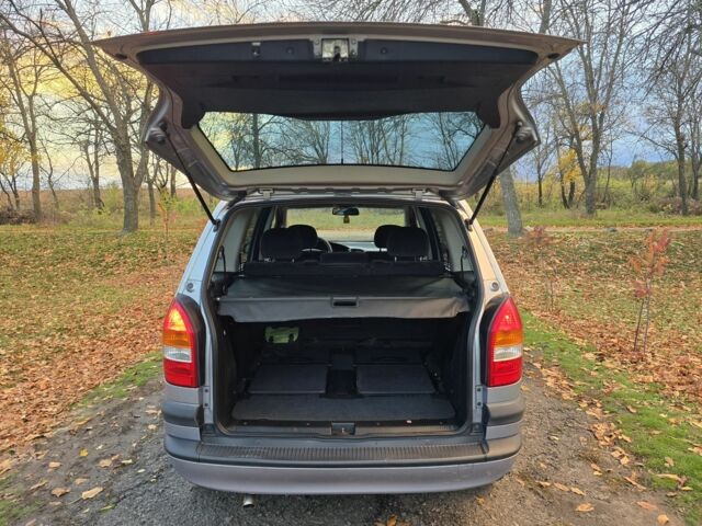 Серый Опель Зафира, объемом двигателя 1.8 л и пробегом 468 тыс. км за 3899 $, фото 17 на Automoto.ua