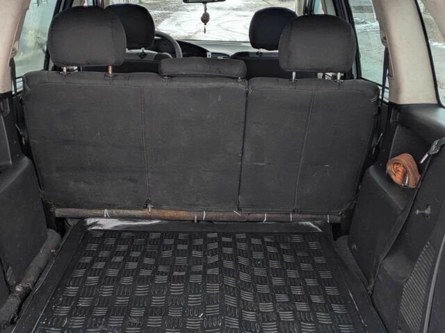 Сірий Опель Зафіра, об'ємом двигуна 2 л та пробігом 305 тис. км за 3200 $, фото 4 на Automoto.ua