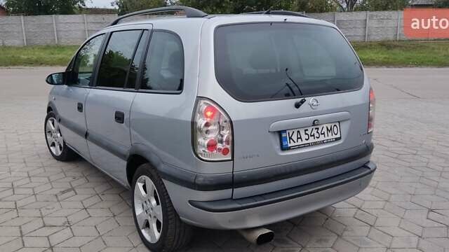 Серый Опель Зафира, объемом двигателя 2.2 л и пробегом 300 тыс. км за 3000 $, фото 11 на Automoto.ua