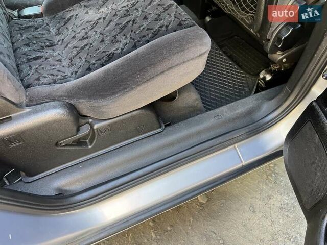 Серый Опель Зафира, объемом двигателя 2.2 л и пробегом 338 тыс. км за 3200 $, фото 9 на Automoto.ua