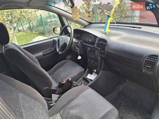 Серый Опель Зафира, объемом двигателя 2 л и пробегом 317 тыс. км за 4000 $, фото 8 на Automoto.ua