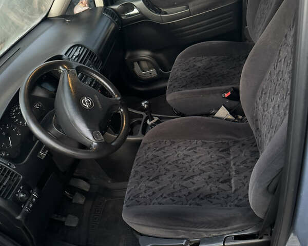 Серый Опель Зафира, объемом двигателя 1.8 л и пробегом 300 тыс. км за 4500 $, фото 7 на Automoto.ua