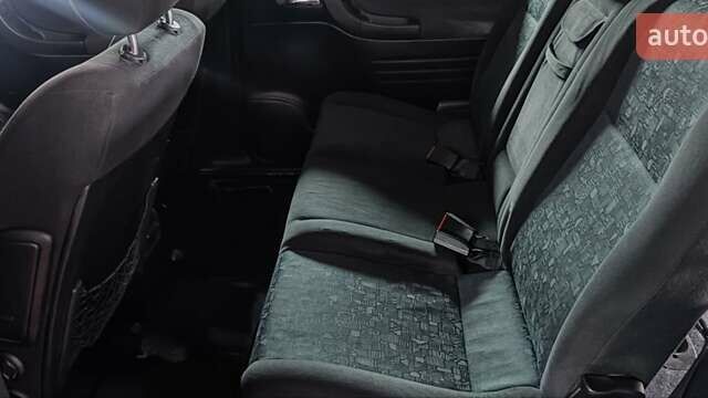 Серый Опель Зафира, объемом двигателя 2.2 л и пробегом 300 тыс. км за 3000 $, фото 2 на Automoto.ua