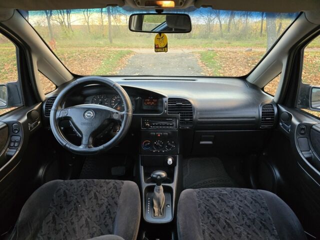 Серый Опель Зафира, объемом двигателя 1.8 л и пробегом 468 тыс. км за 3899 $, фото 9 на Automoto.ua