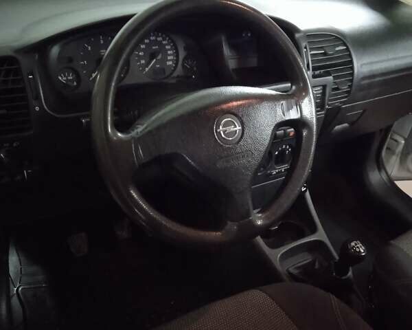 Серый Опель Зафира, объемом двигателя 2 л и пробегом 337 тыс. км за 3799 $, фото 2 на Automoto.ua