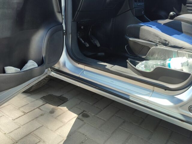 Сірий Опель Зафіра, об'ємом двигуна 2.2 л та пробігом 318 тис. км за 1800 $, фото 13 на Automoto.ua