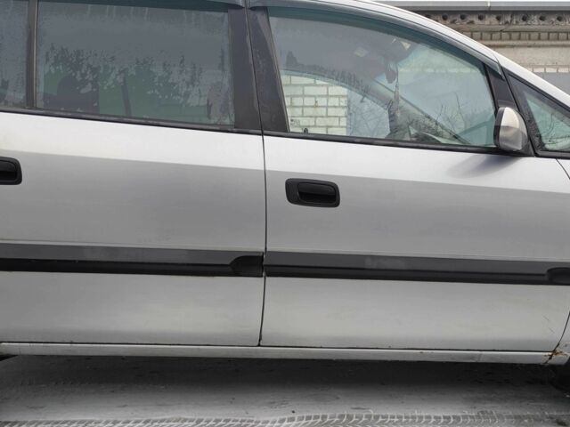 Сірий Опель Зафіра, об'ємом двигуна 2 л та пробігом 305 тис. км за 3200 $, фото 5 на Automoto.ua