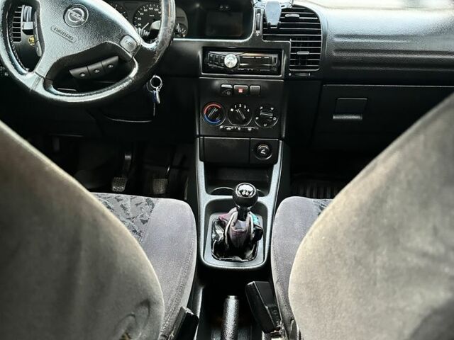 Сірий Опель Зафіра, об'ємом двигуна 1.8 л та пробігом 250 тис. км за 4849 $, фото 8 на Automoto.ua