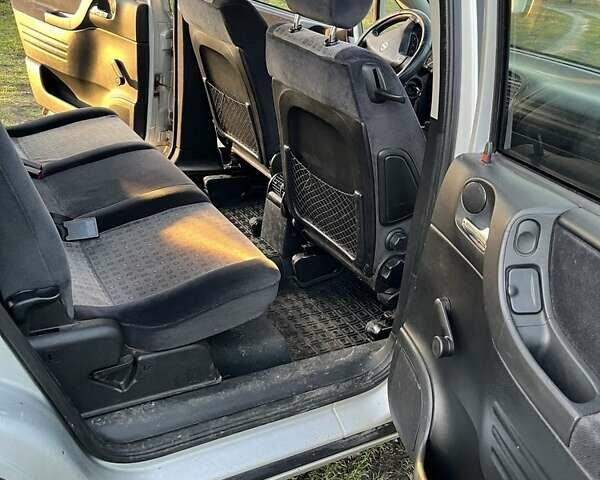 Серый Опель Зафира, объемом двигателя 2 л и пробегом 360 тыс. км за 3850 $, фото 13 на Automoto.ua