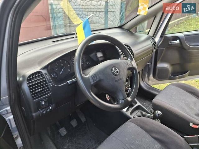 Серый Опель Зафира, объемом двигателя 2 л и пробегом 317 тыс. км за 4000 $, фото 5 на Automoto.ua