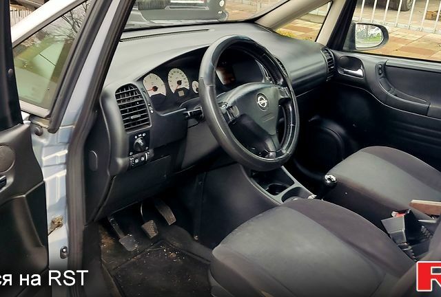 Серый Опель Зафира, объемом двигателя 2.2 л и пробегом 300 тыс. км за 3200 $, фото 4 на Automoto.ua