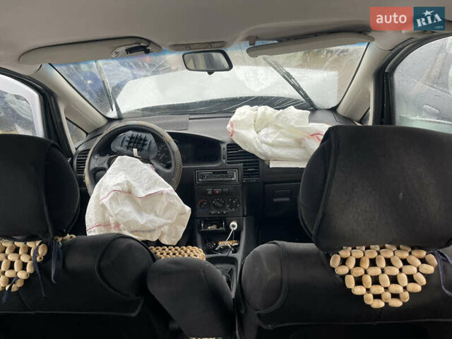 Серый Опель Зафира, объемом двигателя 1.8 л и пробегом 280 тыс. км за 1500 $, фото 2 на Automoto.ua