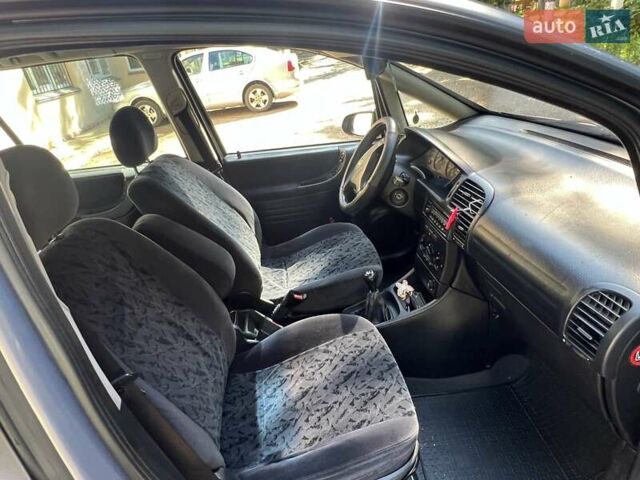 Серый Опель Зафира, объемом двигателя 2.2 л и пробегом 338 тыс. км за 3200 $, фото 13 на Automoto.ua