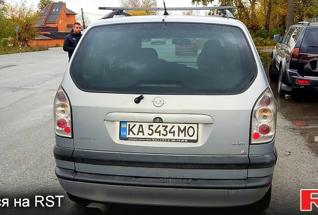 Серый Опель Зафира, объемом двигателя 2.2 л и пробегом 300 тыс. км за 3200 $, фото 2 на Automoto.ua